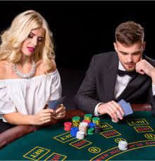 Tangkapan layar dealer langsung permainan baccarat di platform depo